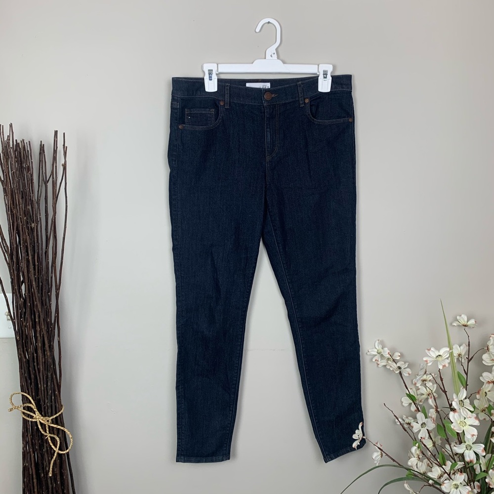 Dark wash skinny jeans